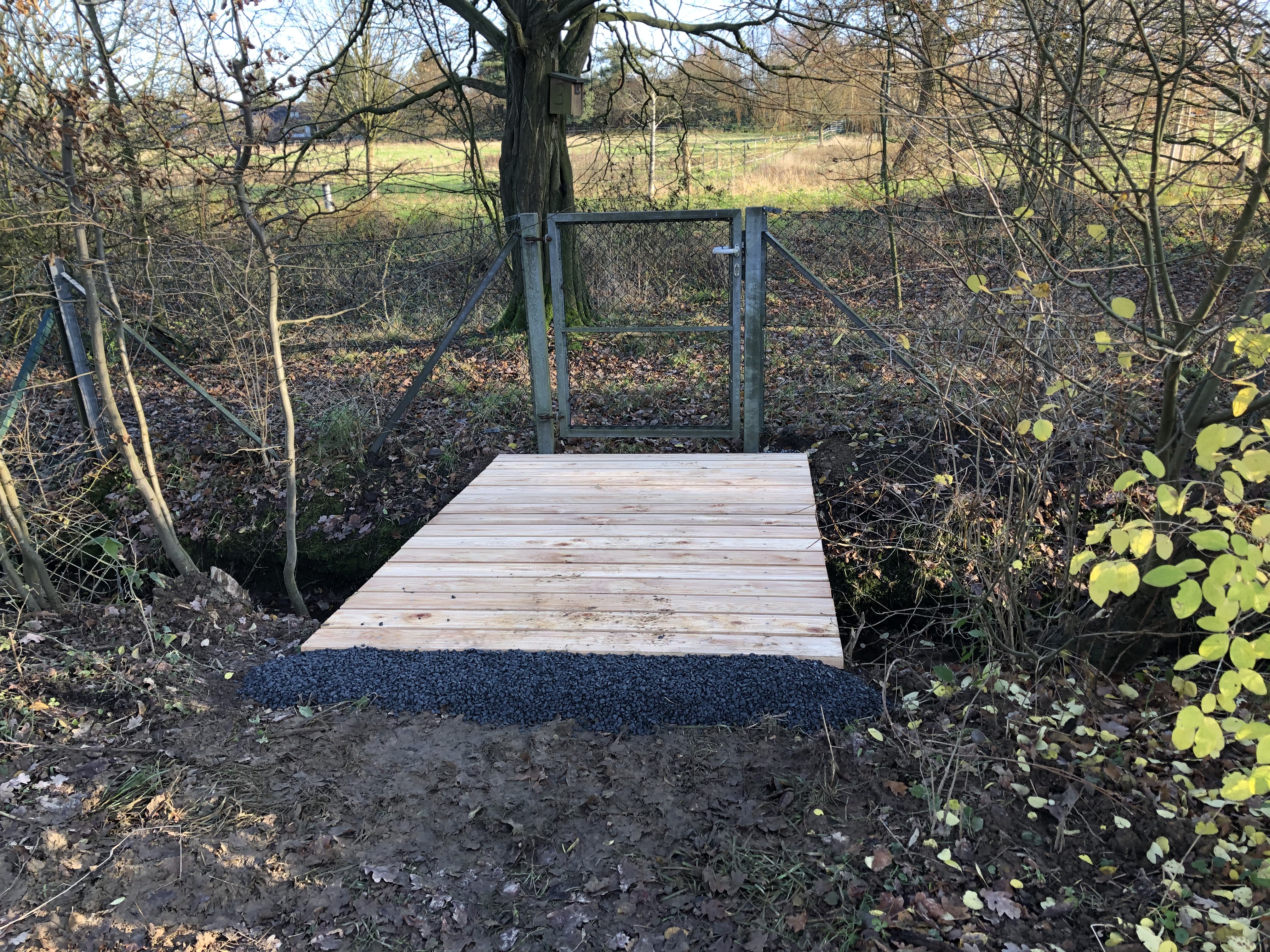 Brücke gereinigt, Kies erneuert